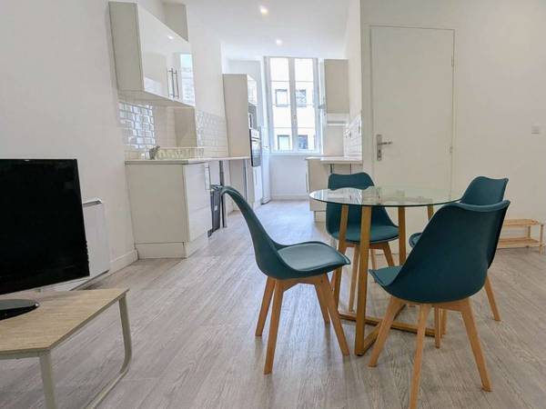 Colocation / Appartement 5 pièces de 82 m², Marseille, Boulevard National / Photo 2