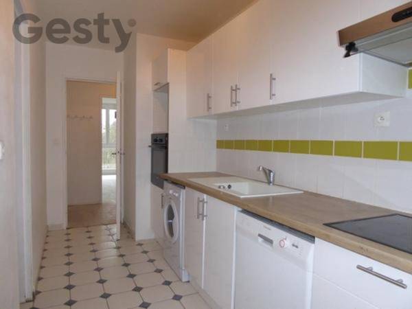 Colocation / Appartement 5 pièces de 95 m², Cergy, Les Linandes Oranges / Photo 2