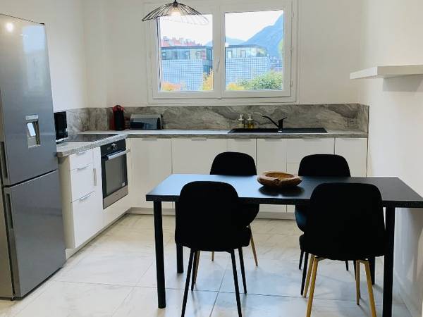 Colocation / Appartement 5 pièces de 80 m², Grenoble, Rue Charles Péguy / Photo 2