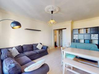 Colocation / Appartement 4 pièces de 68 m², Vénissieux, A Rue Ernest Renan