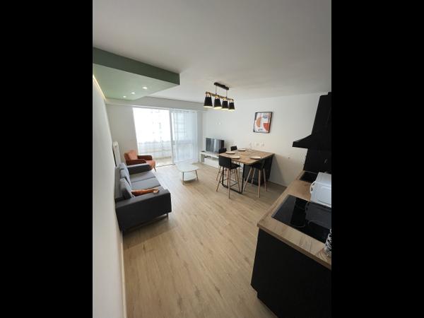 Colocation / Appartement 5 pièces de 92 m², Pau, place du foirail / Photo 2