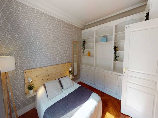 Colocation / Appartement 6 pièces de 130 m², Paris, Rue des Volontaires / Photo 2