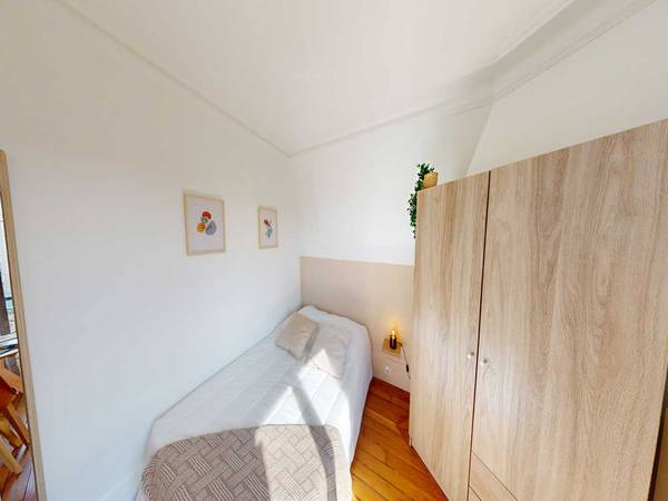Colocation / Appartement 3 pièces de 50 m², Paris, Rue des Cloys / Photo 2