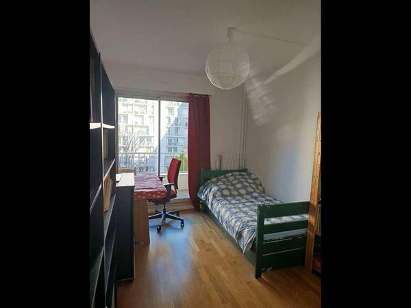 Chambre chez l'habitant / Appartement 4 pièces de 86 m², Paris, Avenue Mathurin Moreau / Photo 2