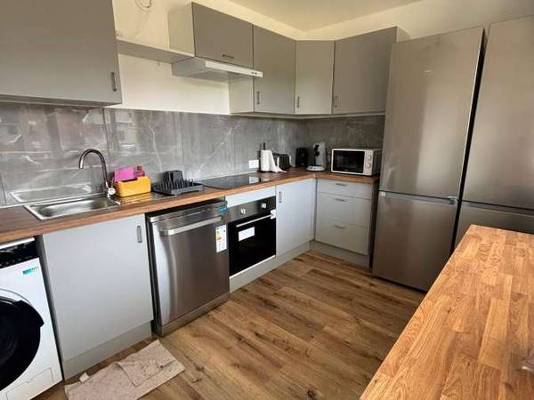 Colocation / Immeuble 5 pièces de 100 m², Évry-Courcouronnes, Square Zéphirin Camélinat / Photo 2