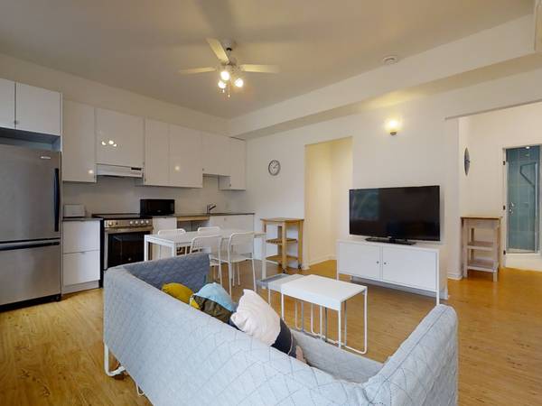 Colocation / Appartement 3 pièces de 75 m², Montréal / Photo 2