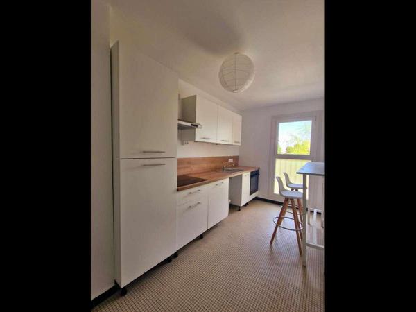 Colocation / Appartement 4 pièces de 80 m², Chartres / Photo 2