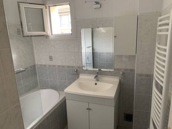 Colocation / Appartement 4 pièces de 75 m², Vénissieux, Rue Marcel Pagnol / Photo 5