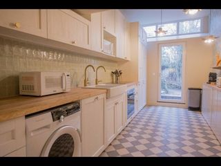 Coliving space / 10-bedroom house · 167 m², Paris, Passage du Monténégro