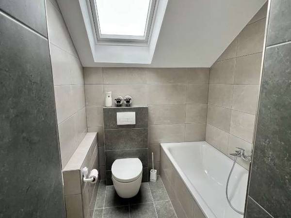 Colocation / Appartement 3 pièces de 100 m², Braine-l'Alleud, Avenue Albert 1er / Photo 2