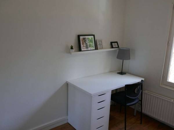 Colocation / Résidence 4 pièces de 9 m², Villeneuve-d'Ascq, Rue de Lille / Photo 2