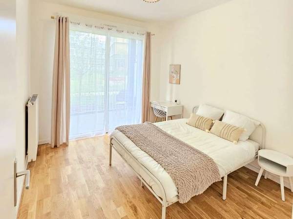 Colocation / Appartement 3 pièces de 65 m², Asnières-sur-Seine, Rue Henri Bergson / Photo 2