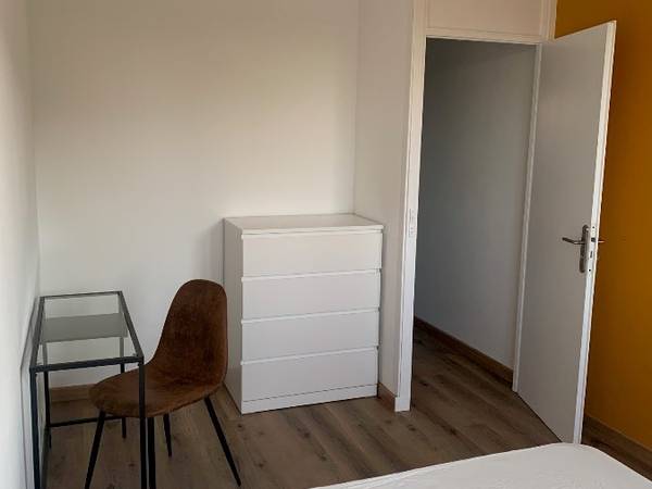 Colocation / Appartement 4 pièces de 72 m², La Madeleine, Avenue Bernadette / Photo 5