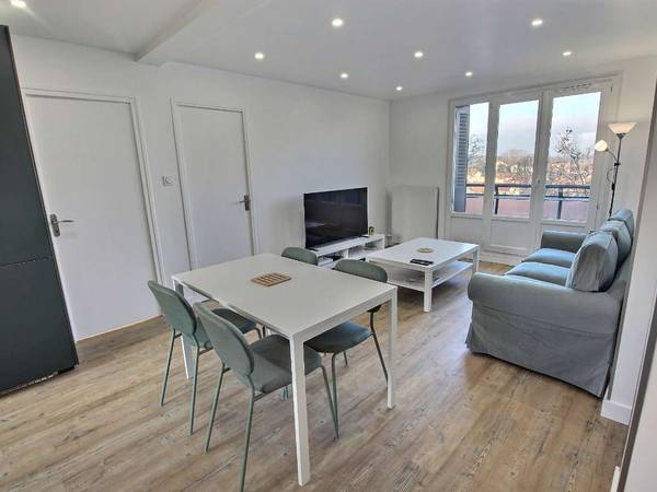 Colocation / Appartement 4 pièces de 62 m², Vénissieux, Avenue Jules Guesde / Photo 2