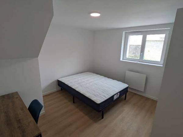 Flatsharing / 7-bedroom house · 120 m², La Roche-sur-Yon, Rue Jean Perrin / Photo 2
