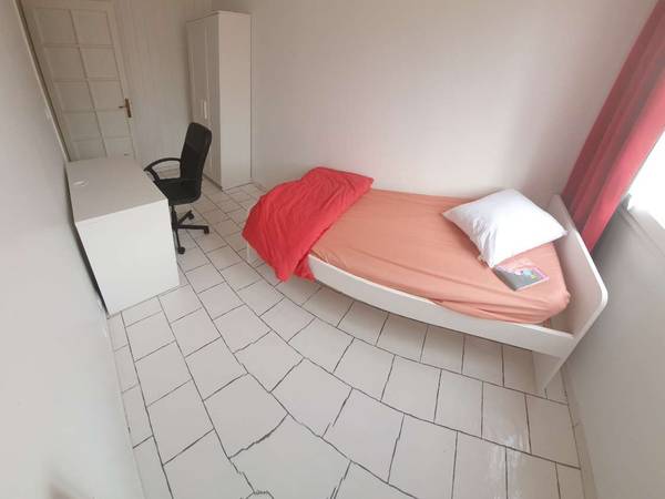 Colocation / Appartement 5 pièces de 78 m², Palaiseau, Rue de Taucha / Photo 2