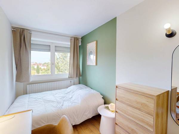 Colocation / Appartement 4 pièces de 70 m², Ferney-Voltaire, Rue de Meyrin / Photo 2