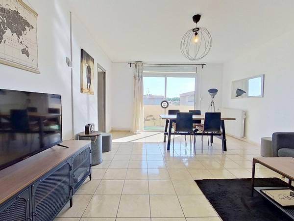 Location / Appartement 4 pièces de 82 m², Nîmes, Avenue Georges Dayan / Photo 2