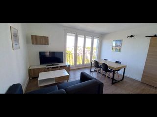 Room share, 5 rooms apartment, Orléans