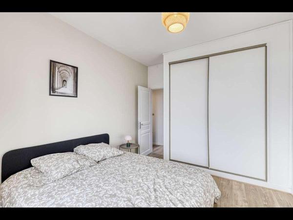 Colocation / Appartement 4 pièces de 71 m², Rouen, Place des Emmurees / Photo 2