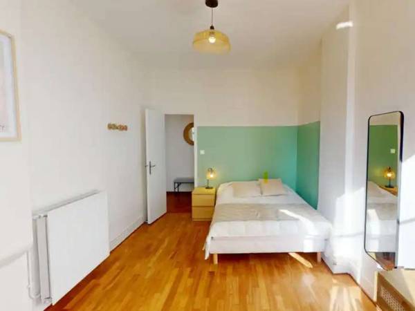 Colocation / Appartement 8 pièces de 125 m², Paris, Rue Roberval / Photo 2