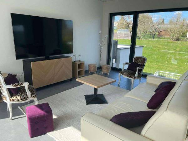 Colocation / Résidence 5 pièces de 650 m², Les Étangs, Rue du Château / Photo 2