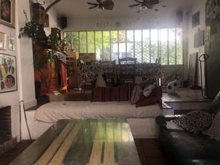 Sublet / 5-bedroom house · 180 m², Montreuil, Rue Hoche