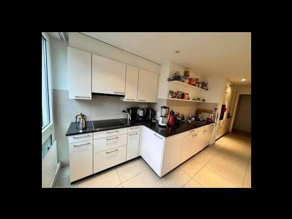 Sous-location / Immeuble 5 pièces de 160 m², Lausanne, Rue Étraz / Photo 5