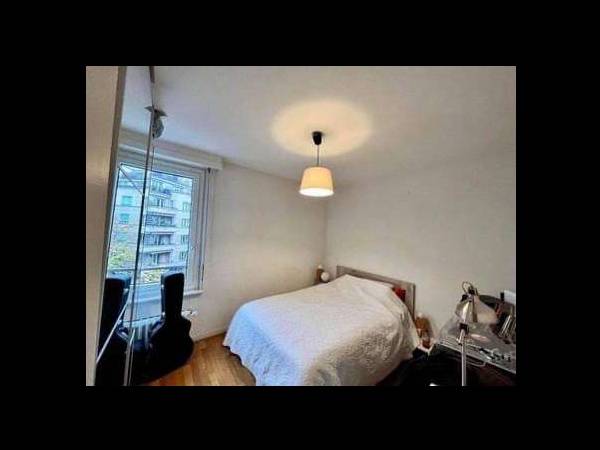 Sous-location / Immeuble 5 pièces de 160 m², Lausanne, Rue Étraz / Photo 2