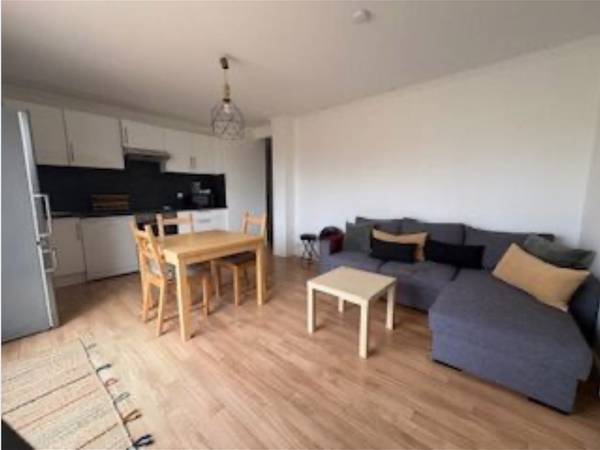 Colocation / Appartement 5 pièces de 70 m², Cergy, Place du Montoir / Photo 2