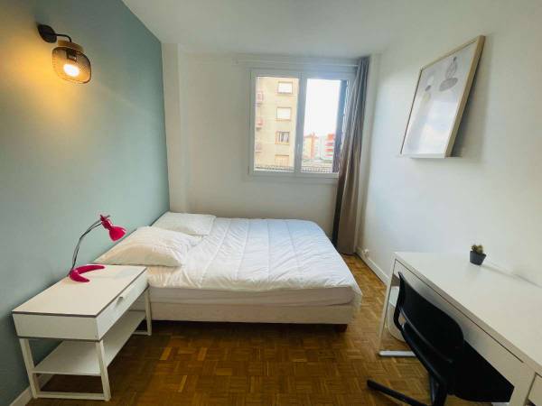 Colocation / Appartement 4 pièces de 65 m², Oullins-Pierre-Bénite, Rue Ampère / Photo 2