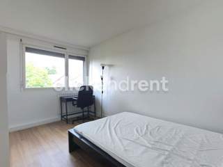 Colocation / 5 rooms apartment · 55 m², Massy