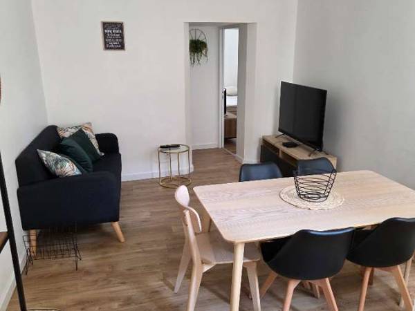 Colocation / Appartement 8 pièces de 83 m², Angers, Rue Châteaugontier / Photo 2