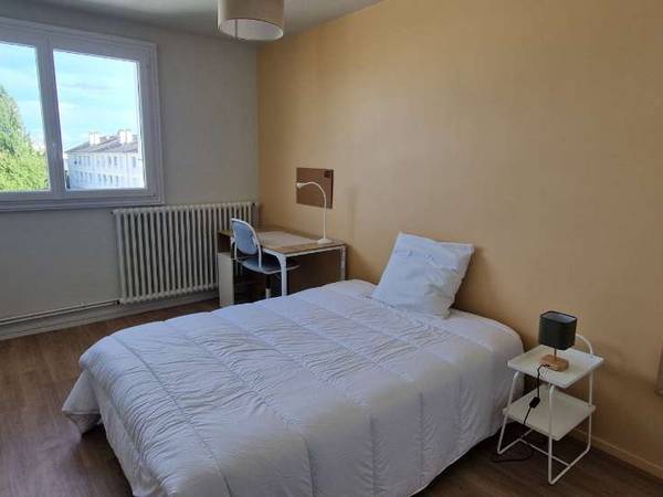 Colocation / Immeuble 4 pièces de 69 m², Saint-Jacques-de-la-Lande, Rue du Temple de Blosne / Photo 5