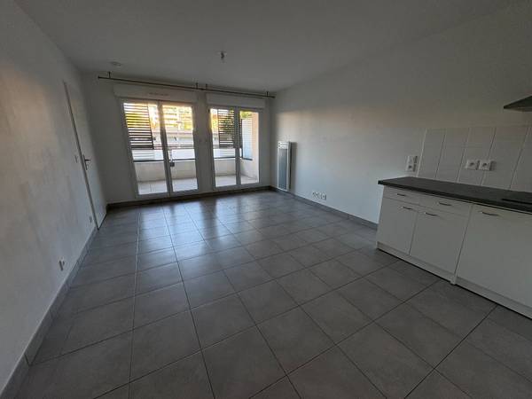 Location / Appartement 2 pièces de 44 m², Nice, Rue Clement Roassal / Photo 2