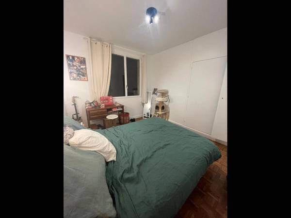 Colocation / Appartement 3 pièces de 80 m², Paris, Rue Guy Môquet / Photo 2