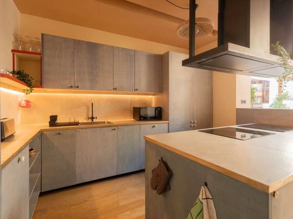 Coliving / Maison 10 pièces de 470 m², Marseille, Rue de Village / Photo 2