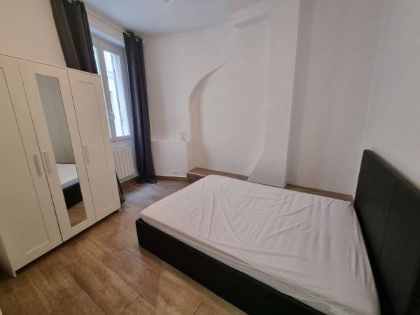 Colocation / Appartement 4 pièces de 74 m², Marseille, Rue Docteur Escat / Photo 3