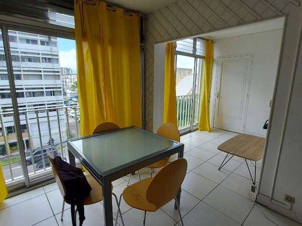 Colocation / Appartement 5 pièces de 120 m², Pointe-à-Pitre, Boulevard Legitimus / Photo 2