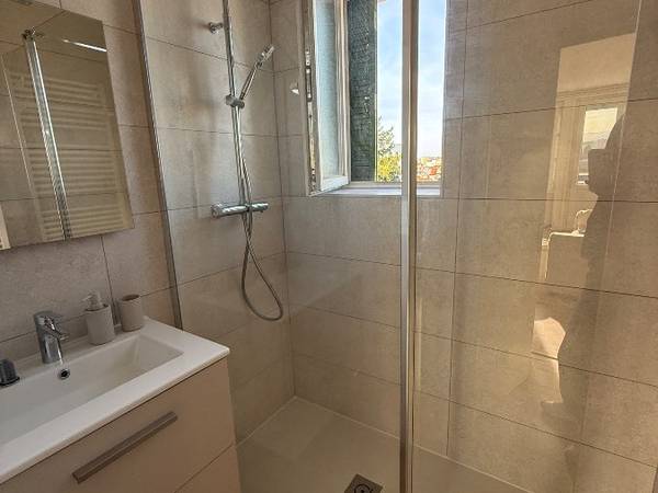 Colocation / Appartement 4 pièces de 60 m², Roanne, Rue Denis Papin / Photo 3