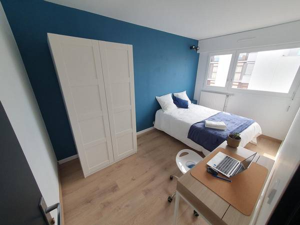 Colocation / Appartement 5 pièces de 90 m², Guyancourt, Place de la Fraternité / Photo 2