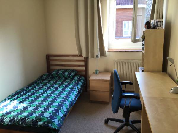Colocation / Appartement 5 pièces de 60 m², Anderlecht, Rue Docteur Roux / Photo 2