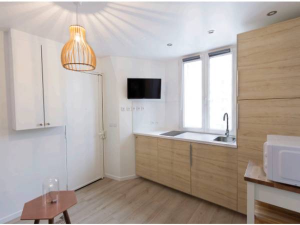 Location / Appartement 2 pièces de 17 m², Paris, Rue des Poissonniers / Photo 2