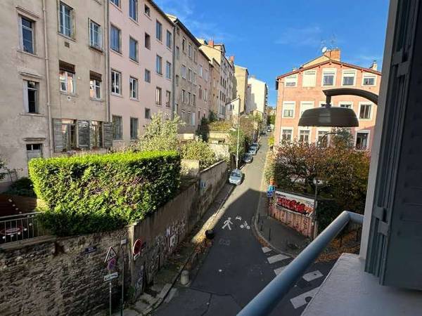 Location / Appartement 3 pièces de 67 m², Lyon, Rue de la Fontaine / Photo 2