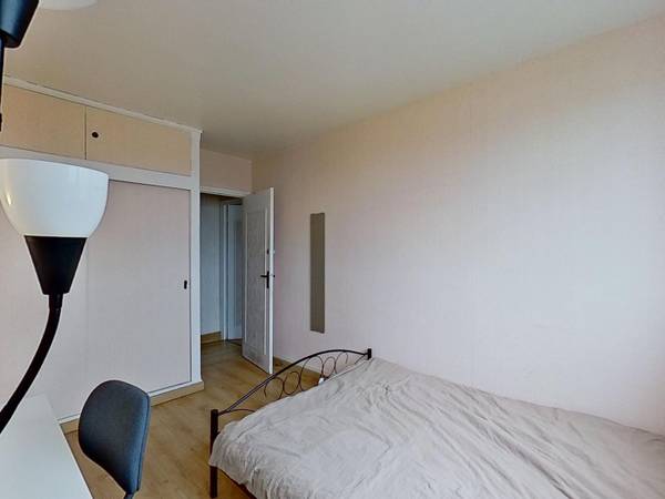 Colocation / Appartement 4 pièces de 75 m², Saint-Étienne-du-Rouvray, Rue Henri Wallon / Photo 2