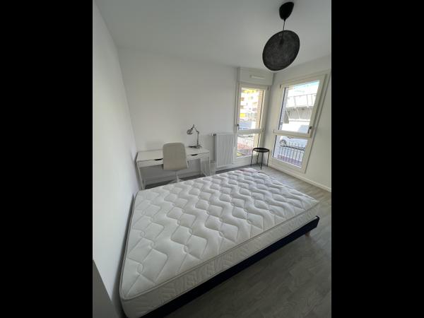 Colocation / Appartement 4 pièces de 79 m², Créteil, Rue Maurice Demenitroux / Photo 2