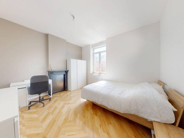 Colocation / Maison 5 pièces de 99 m², Roubaix, Rue Auguste Blanqui / Photo 2
