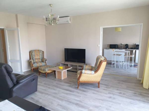 Flatsharing / 7-bedroom flat · 145 m², Poitiers, Rue Jean Jaures / Photo 2