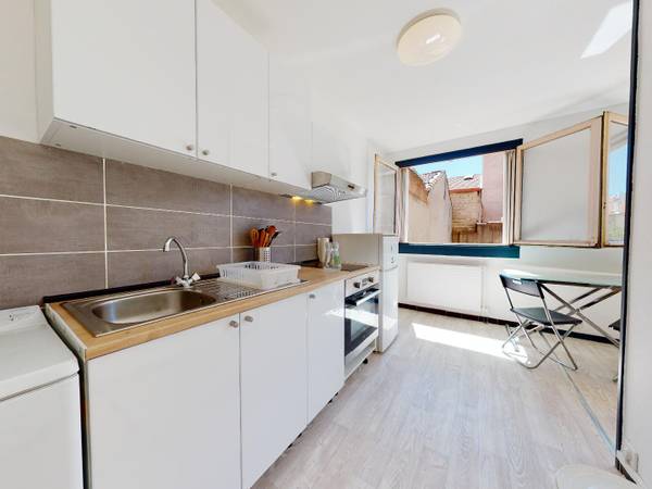 Location / Appartement 1 pièce de 35 m², Saint-Étienne, Avenue de Rochetaillée / Photo 2