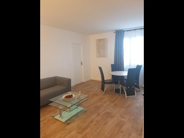 Colocation / Appartement 4 pièces de 73 m², Mantes-la-Ville, Rue Louise Michel / Photo 3